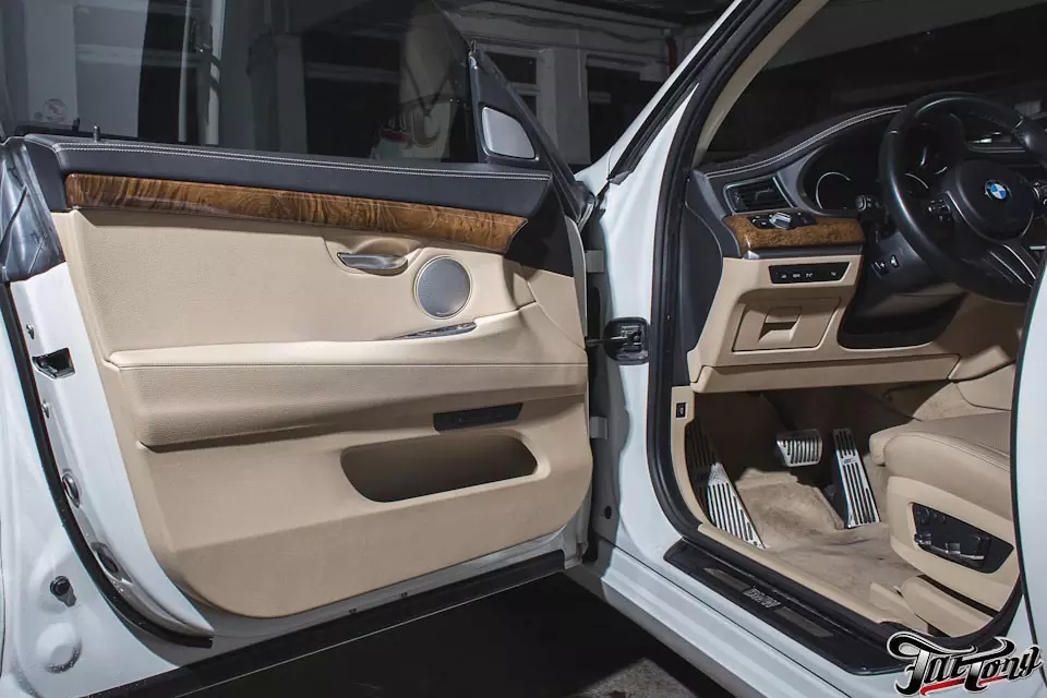 BMW GT5. Окрас масок фар и пошив торпедо и дверей в итальянскую кожу.